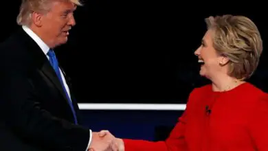 Clinton and Trump Spouse Break Handshake