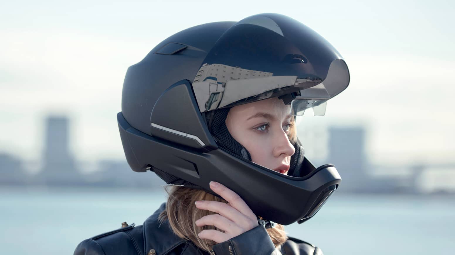 New High-Tech Helmet Designed For Motorcycle Drivers