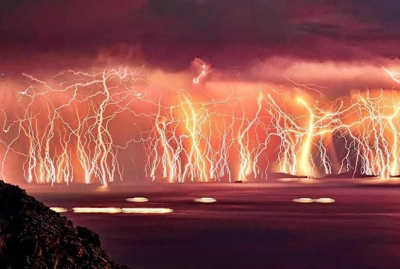 stunning lightning storm