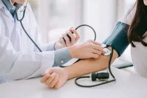 Manages hypertension