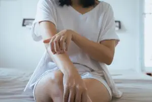 Relieves psoriasis